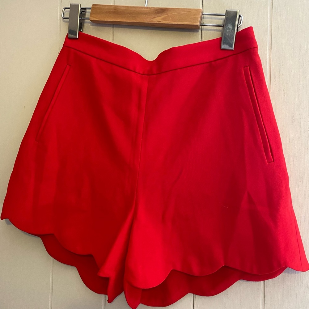 Aritzia Wilfred Red Scalloped Shorts
